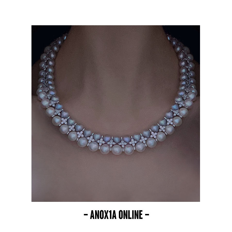 Luxurious Dual-Tone Freshwater Pearl Necklace: A Blend